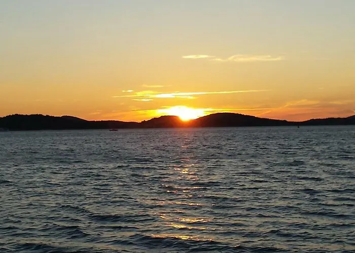 Cozy Stana In Grebastica