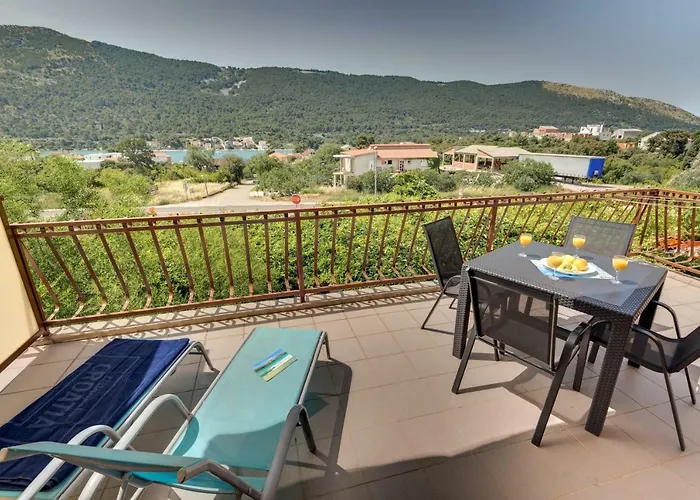 Cozy Stana In Grebastica Appartement