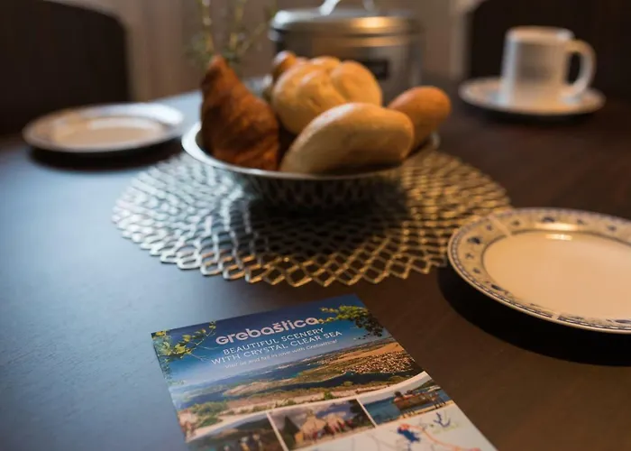 Cozy Stana In Grebastica