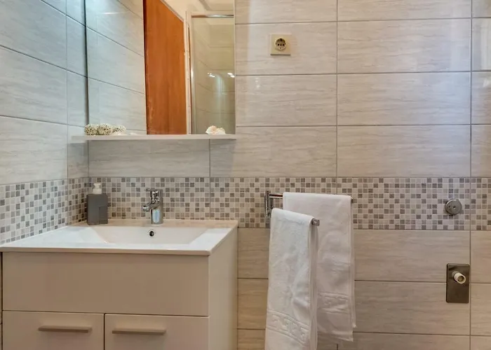 Cozy Stana In Grebastica Sibenik