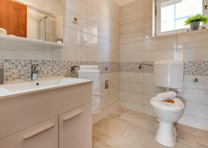 Cozy Stana In Grebastica Apartman