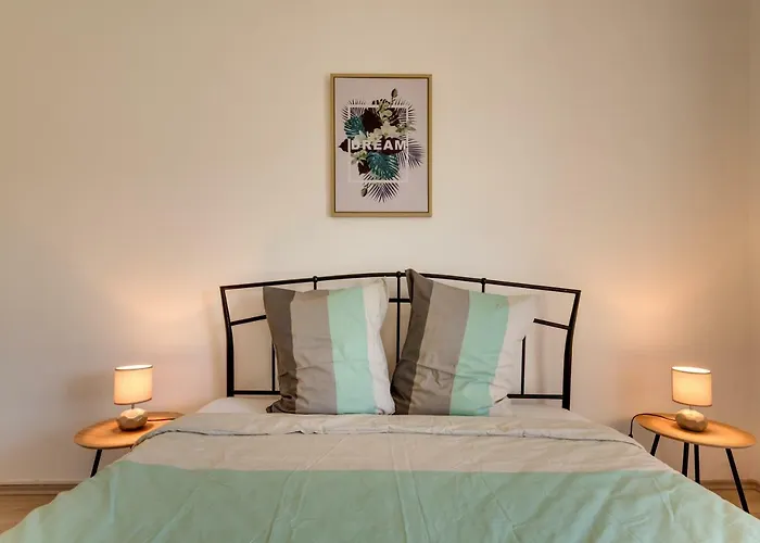 Cozy Stana In Grebastica Appartement